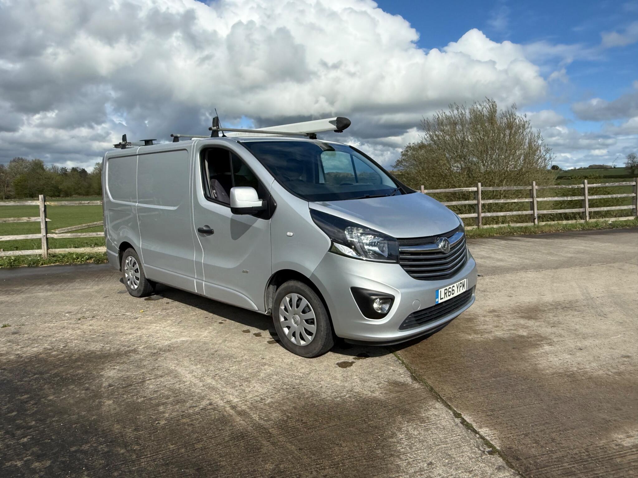 Vauxhall Vivaro 1.6 CDTi 2900 BiTurbo Sportive L1 H1 Euro 6 (s/s) 5dr — photo 55 of 98